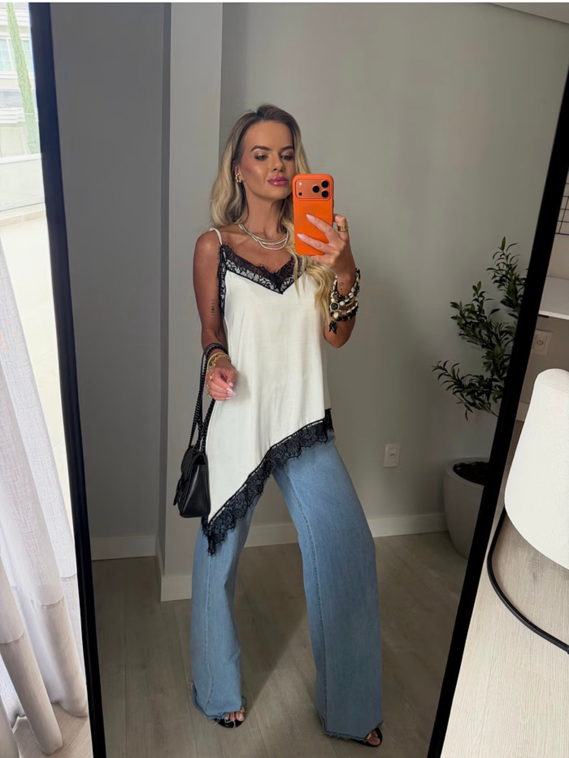 Top Cetim e Renda Assimétrico ATENÇÃO! PEÇA EM PRÉ VENDA, COM ENVIO EM 21/03