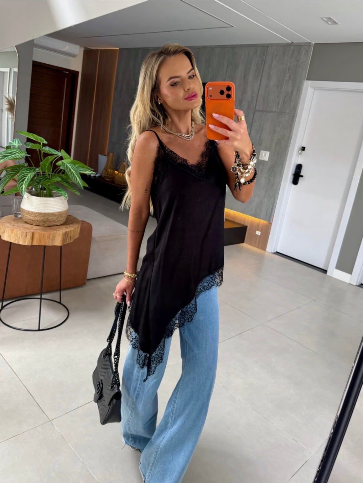 Top Cetim e Renda Assimétrico ATENÇÃO! PEÇA EM PRÉ VENDA, COM ENVIO EM 21/03