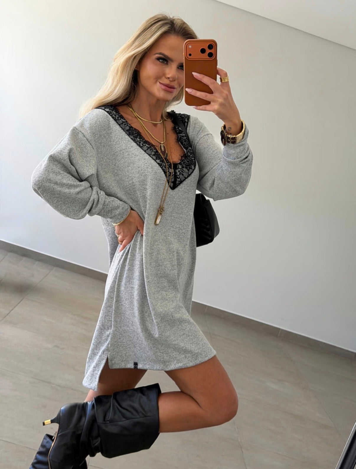 Vestido Amplo Lanzinha com Renda Romana - ATENÇÃO PEÇA EM PRÉ VENDA, COM ENVIO EM 10/05!