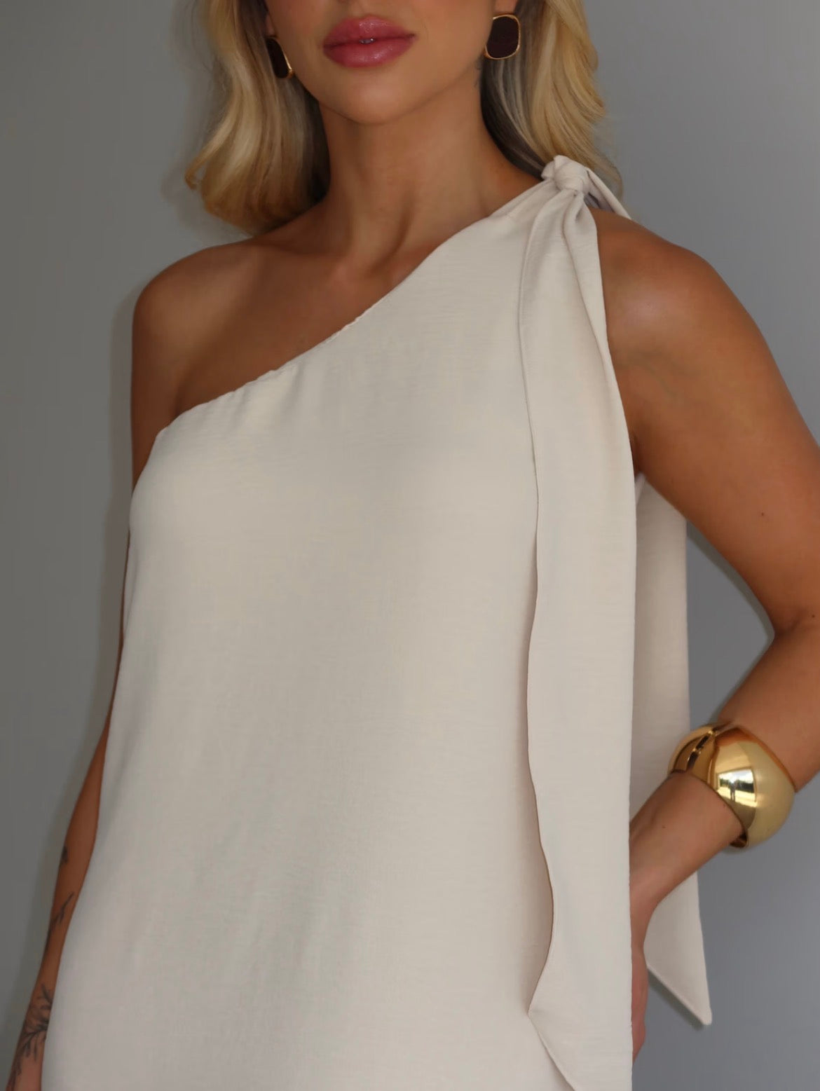 Vestido Ombro Único Valéria - ATENÇÃO PEÇA EM PRÉ VENDA, COM ENVIO EM 13/01